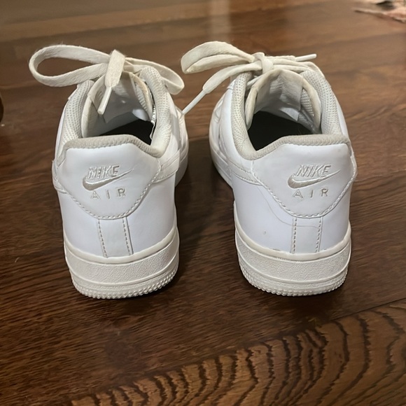 Air Force 1s size 7 - Picture 3 of 4